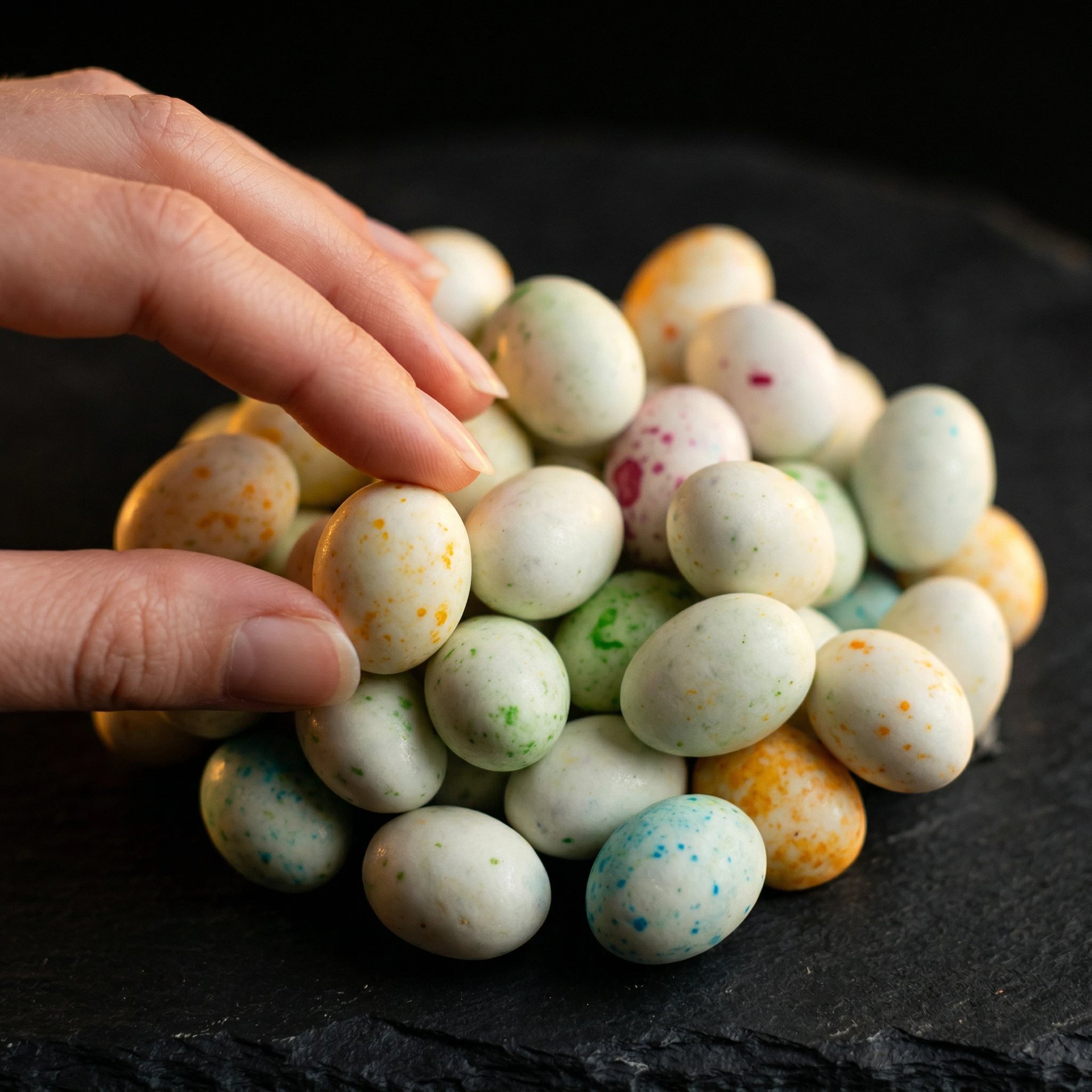 Kropenatá vajíčka s krémem s mléčnou čokoládou