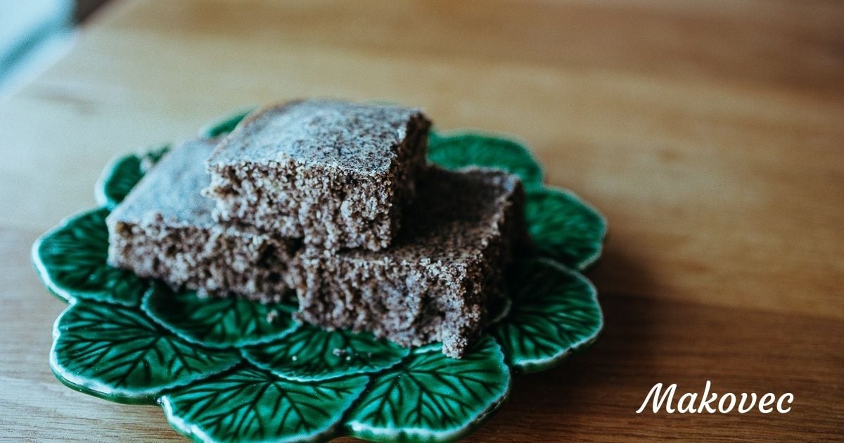 Recept na babiččin vláčný hrníčkový makovec | Ochutnej Ořech