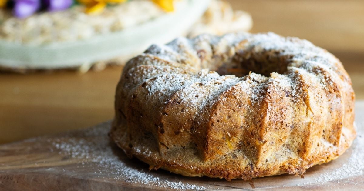 Nejlepší vláčná mrkvová bábovka s jablky a ořechy