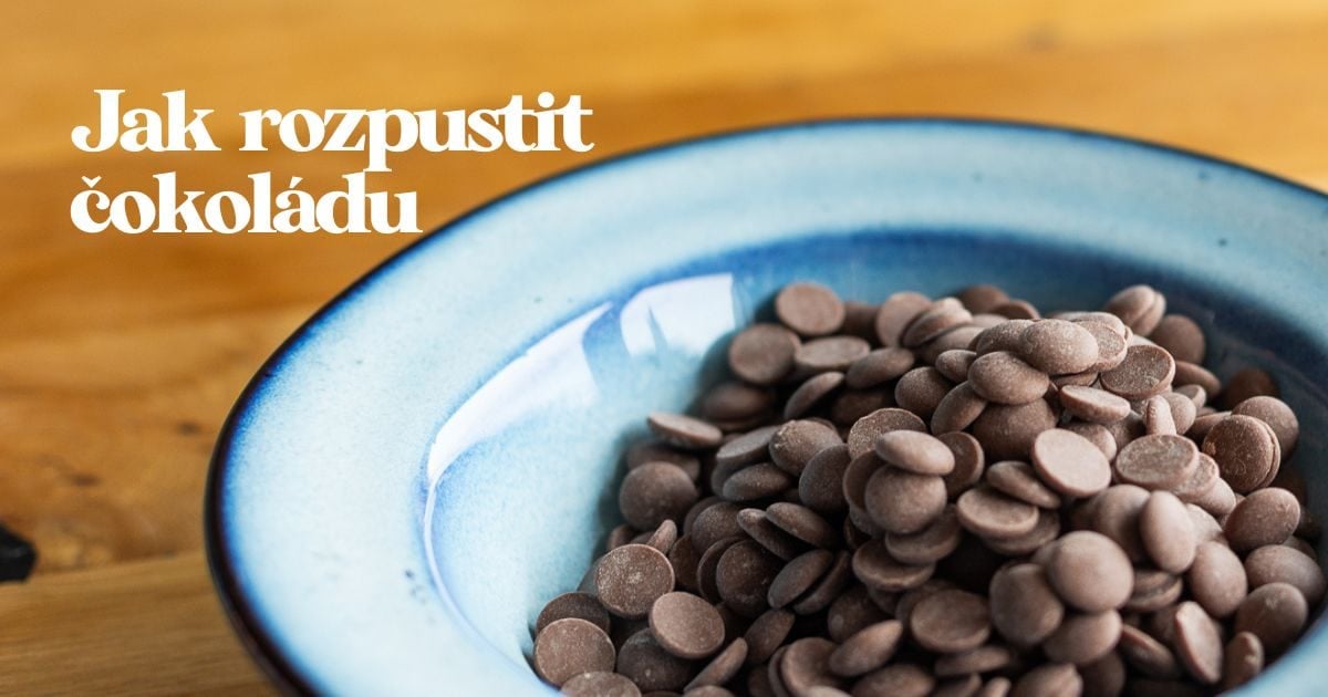 Jak rozpustit čokoládu v mikrovlnce, hrnci, lázni i fénem