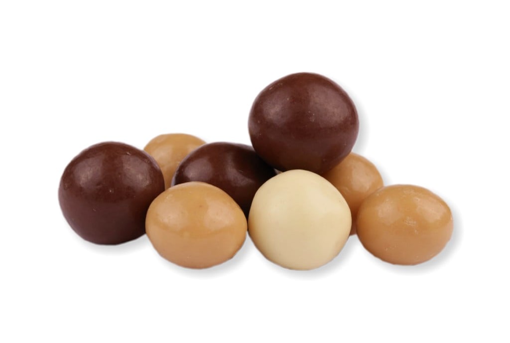 Lískové ořechy TŘÍBAREVNÉ (jogurt, karamel, mléčná čoko)