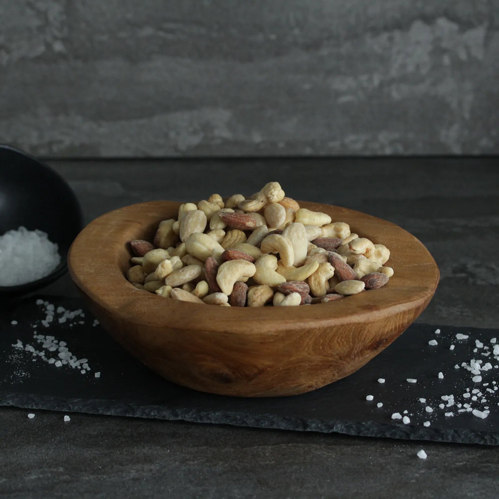 směs slaných ořechů